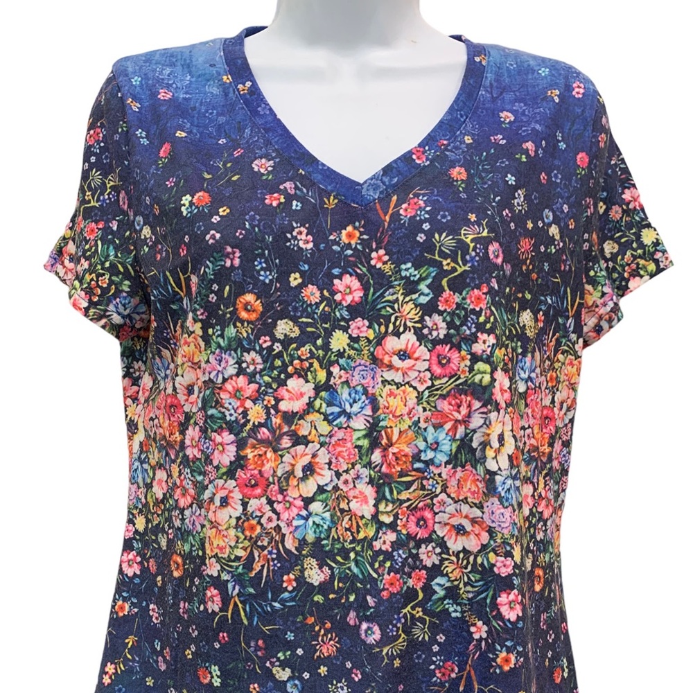 Women's V-Neck T-Shirt Floral Pattern Medium